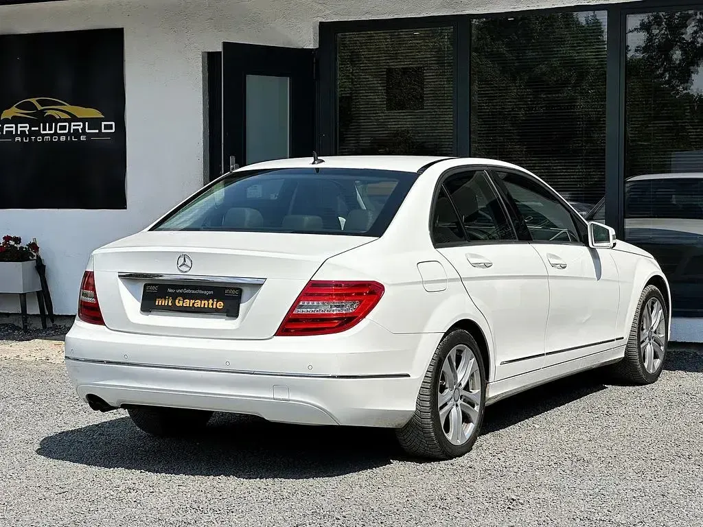Gebraucht Mercedes C180 156 PS (114 kW) 2014 Weiß Limousine