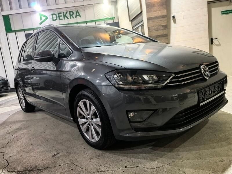 Indiumgrau metallic Gebraucht 2017 VW Golf Sportsvan Comfortline Van / Kleinbus | 14.000 € (Guter Preis) - Bild 1/4