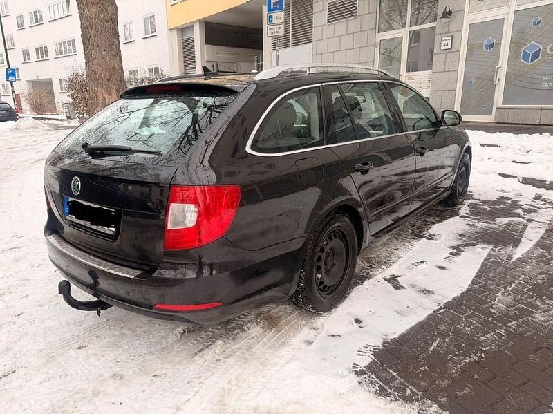 Gebraucht Skoda Superb Ambition 170 PS (125 kW) 2011 Schwarz Kombi