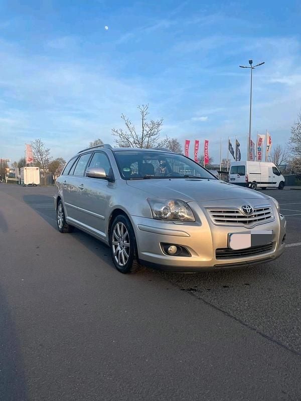 Silber Gebraucht 2006 Toyota Avensis T2 Kombi | 2.800 € (Fairer Preis) - Bild 1/4