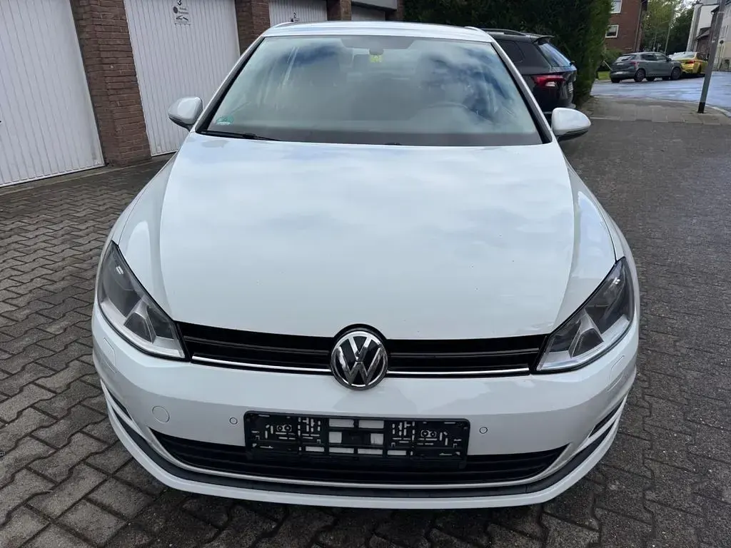 Gebraucht VW Golf VII Comfortline 150 PS (110 kW) 2014 Pure white Limousine