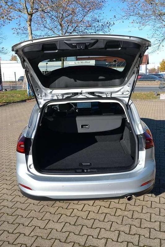Gebraucht Ford Focus Titanium 125 PS (91 kW) 2024 Polarsilber (metallic) Kombi