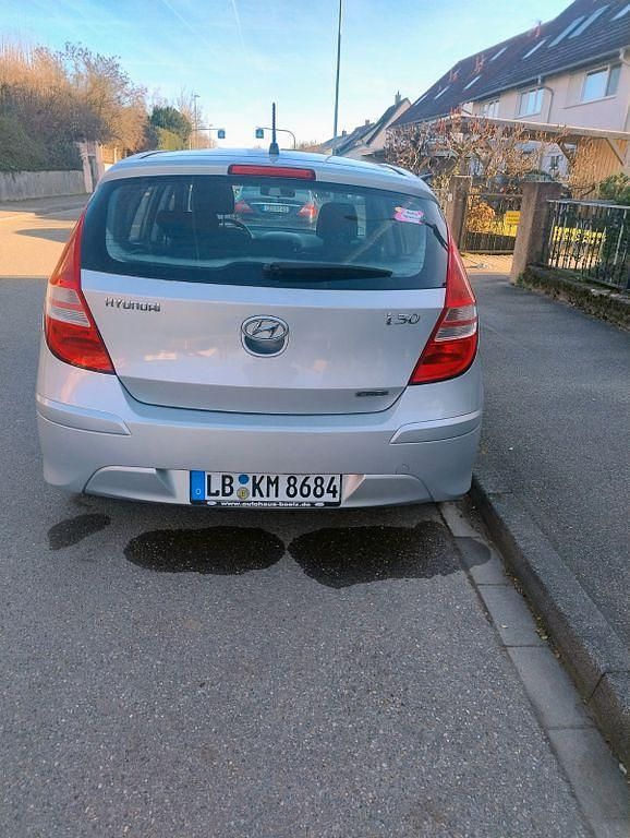 Gebraucht Hyundai i30 Classic 90 PS (66 kW) 2011 Silber Limousine