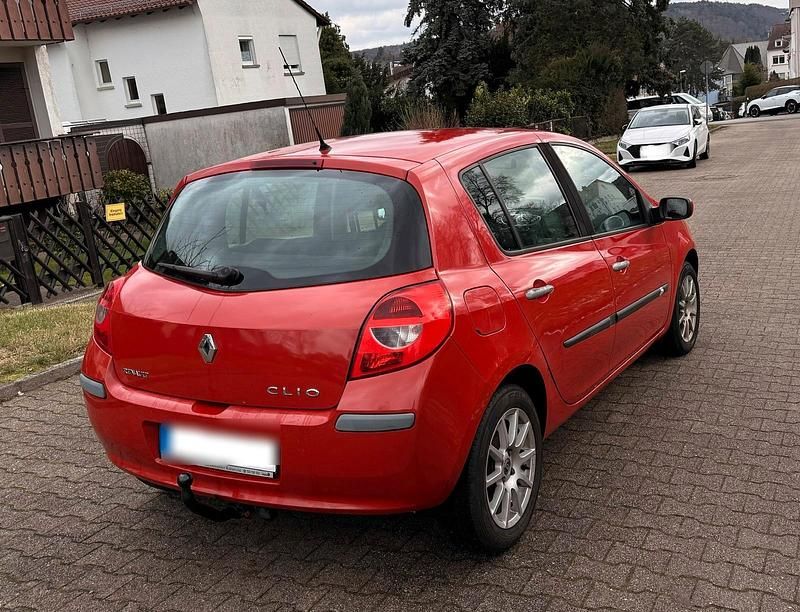 Rot Gebraucht 2006 Renault Clio II Kleinwagen | 1.250 € (Fairer Preis) - Bild 1/4