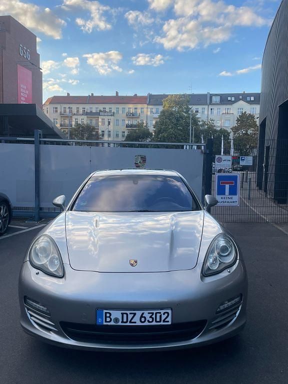 Silber Gebraucht 2010 Porsche Panamera 4S Limousine | 22.900 € (Superpreis) - Bild 1/4