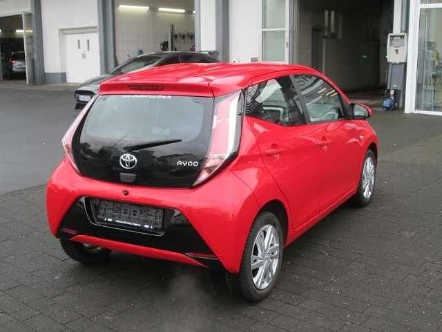 Gebraucht Toyota Aygo X-play 69 PS (50 kW) 2016 Rot Kleinwagen