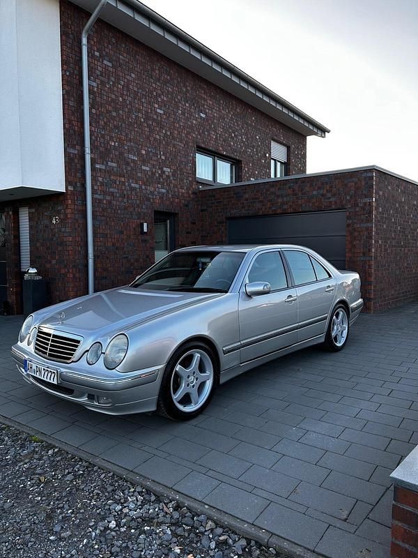Silber Gebraucht 2000 Mercedes E200 Limousine | 5.000 € - Bild 1/4