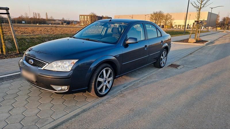 Grau Gebraucht 2007 Ford Mondeo Limousine | 2.400 € (Etwas zu teuer) - Bild 1/4