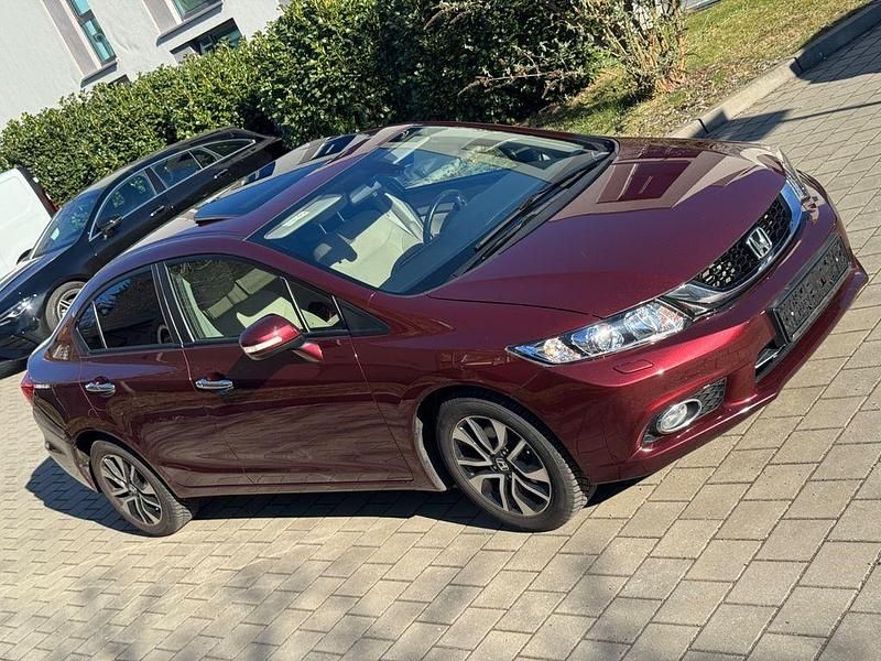 Gebraucht Honda Civic Executive 142 PS (104 kW) 2016 Rot Limousine