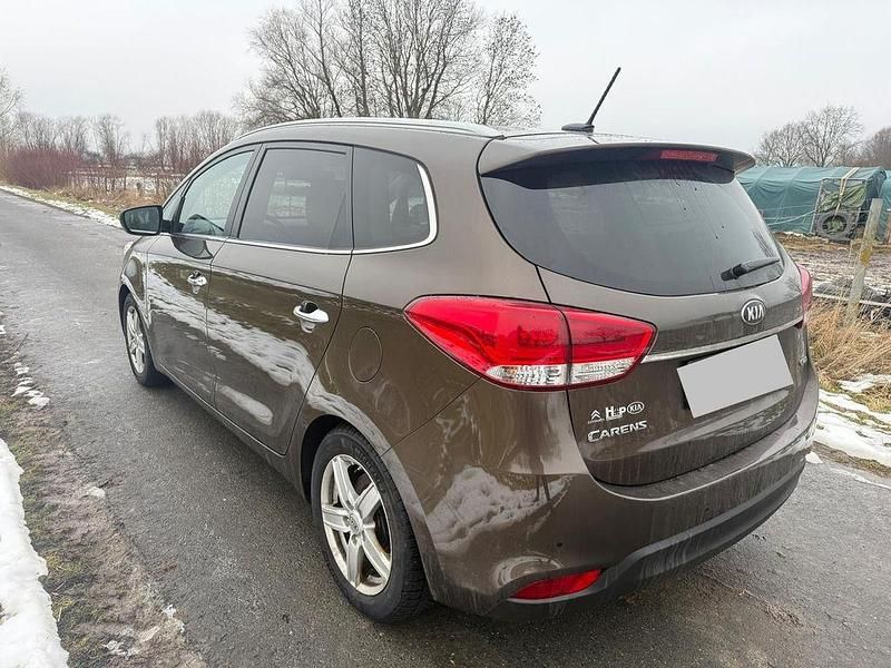 Gebraucht Kia Carens 136 PS (100 kW) 2015 Braun Van / Kleinbus