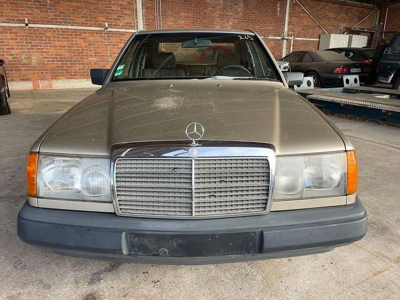 Gebraucht Mercedes 200 105 PS (77 kW) 1987 Beige Limousine