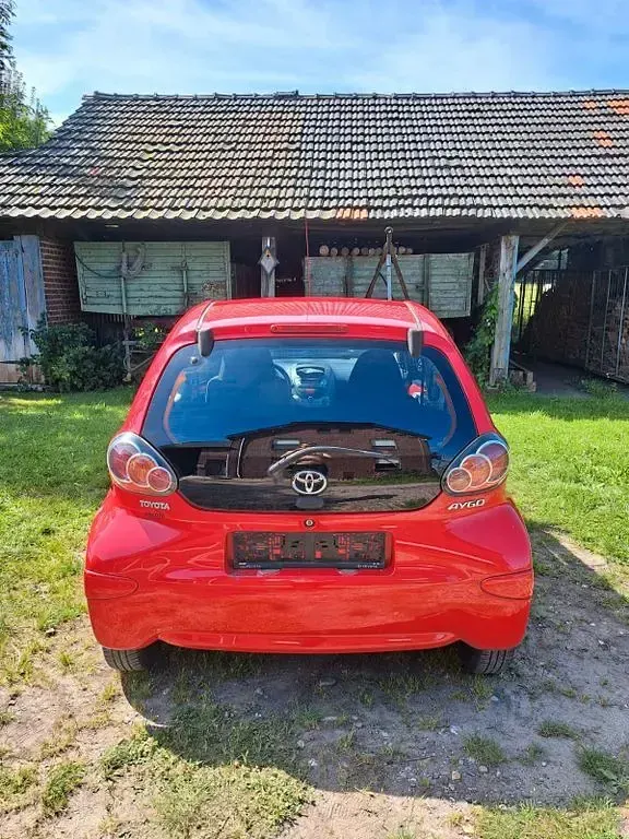 Gebraucht Toyota Aygo 68 PS (50 kW) 2009 Rot Kleinwagen