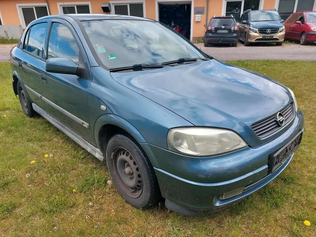 Usado Opel Astra 101 HP (74 kW) 1999 Azul Sedan