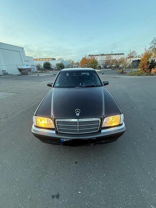 Schwarz Gebraucht 1999 Mercedes C180 Limousine | 2.600 € (Guter Preis) - Bild 1/4