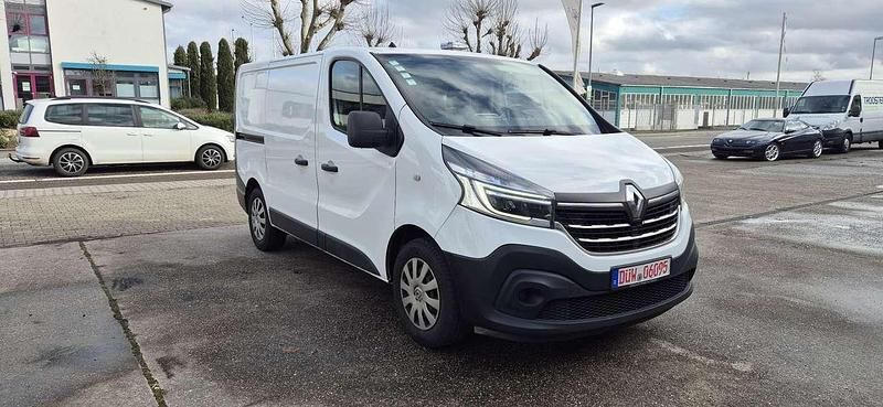Gebraucht Renault Trafic Komfort 145 PS (106 kW) 2021 Schnie weiß Van / Kleinbus