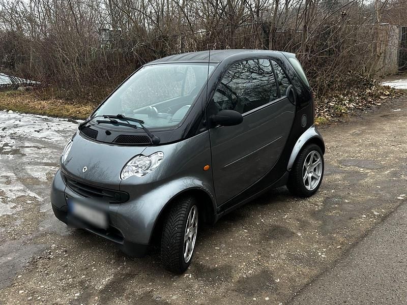 Grau Gebraucht 2004 Smart ForTwo Coupé Coupé | 1.999 € (Fairer Preis) - Bild 1/4