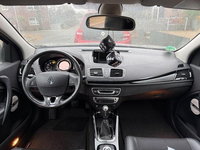 Gebraucht Renault Mégane GrandTour Bose Edition 131 PS (96 kW) 2014 Grau Kombi