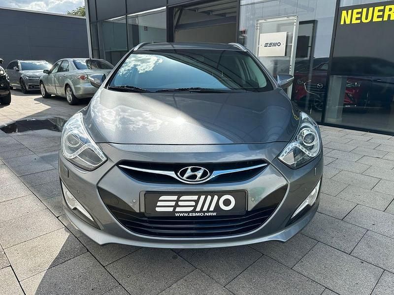 Silber Gebraucht 2015 Hyundai i40 Edition Kombi | 8.700 € (Fairer Preis) - Bild 1/4
