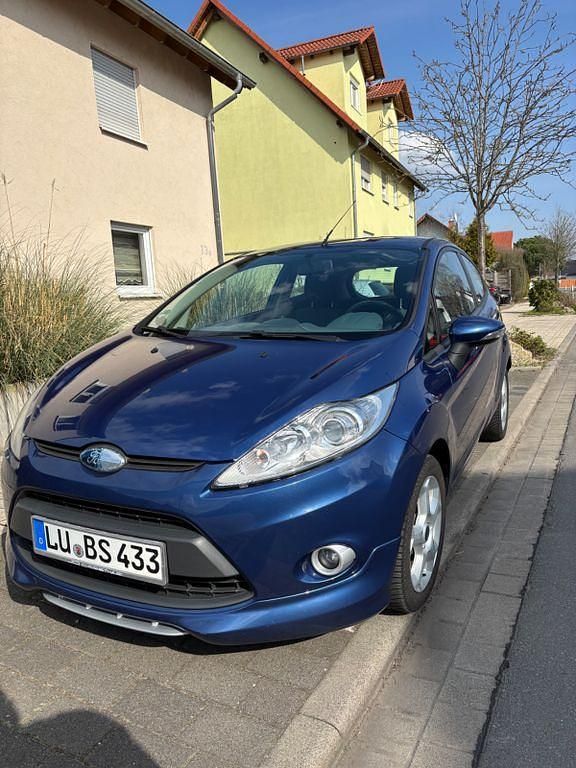 Gebraucht Ford Fiesta Titanium 95 PS (69 kW) 2011 Blau Kleinwagen