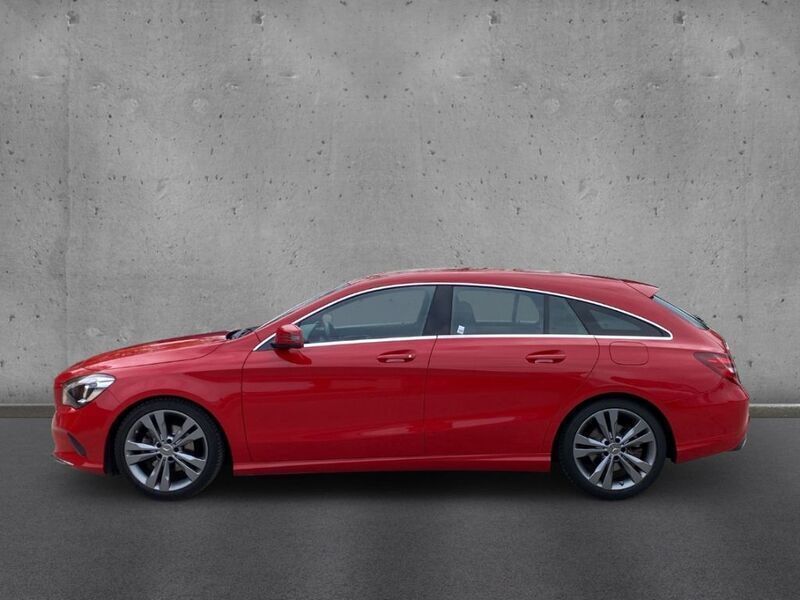 Gebraucht Mercedes CLA200 Shooting Brake Urban 156 PS (114 kW) 2017 Rot Kombi