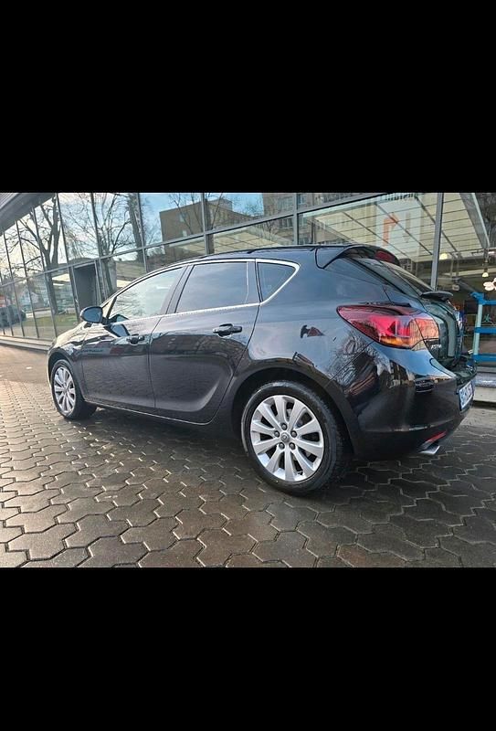 Gebraucht Opel Astra 180 PS (132 kW) 2011 Limousine