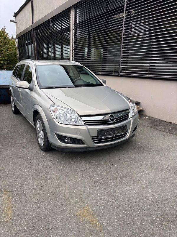 Beige Gebraucht 2009 Opel Astra Edition Kombi | 1.400 € (Superpreis) - Bild 1/4