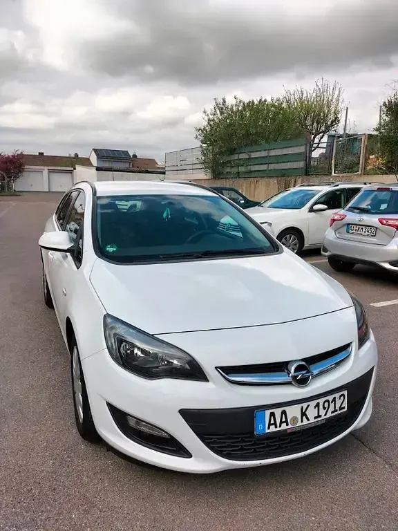 Gebraucht Opel Astra Active 95 PS (69 kW) 2013 Weiß Kombi