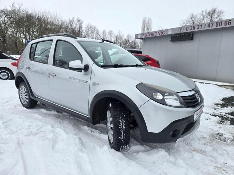 Silber Gebraucht 2011 Dacia Sandero Stepway Limousine | 3.490 € (Fairer Preis) - Bild 1/4