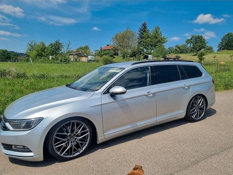 Silber Gebraucht 2017 VW Passat Highline Kombi | 9.499 € (Guter Preis) - Bild 1/4