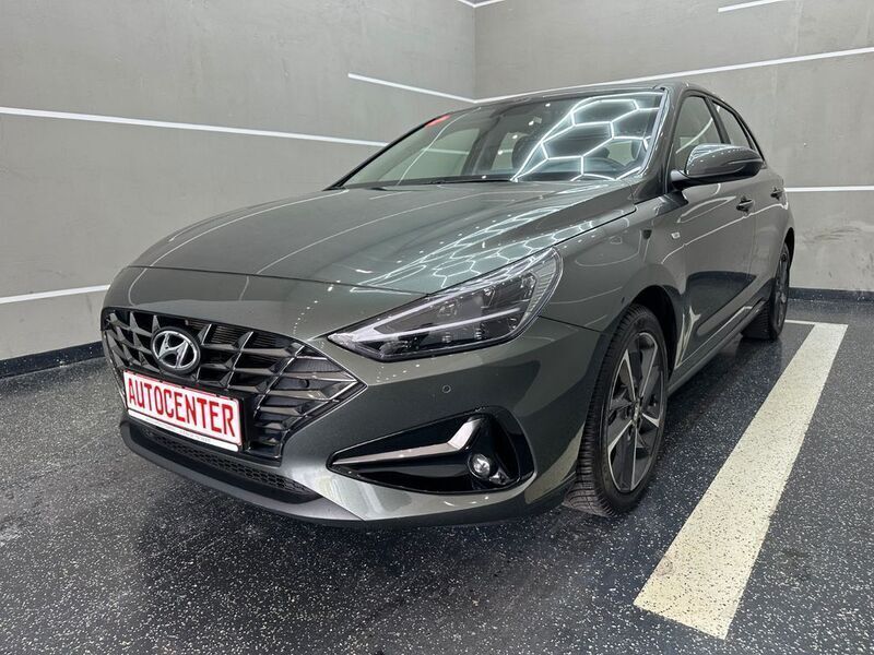 Grau Gebraucht 2024 Hyundai i30 Trend Limousine | 18.450 € - Bild 1/4