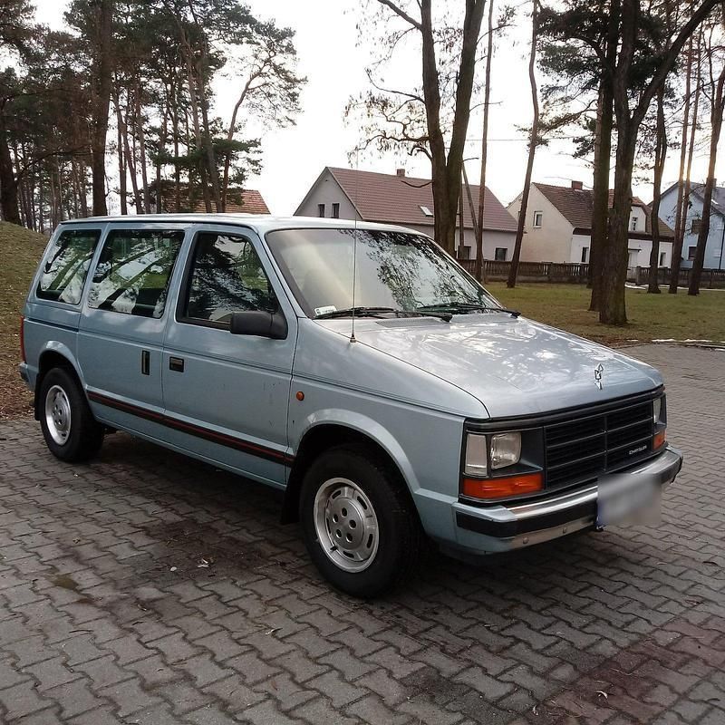 Blau Gebraucht 1990 Chrysler Voyager Van / Kleinbus | 5.600 € - Bild 1/4