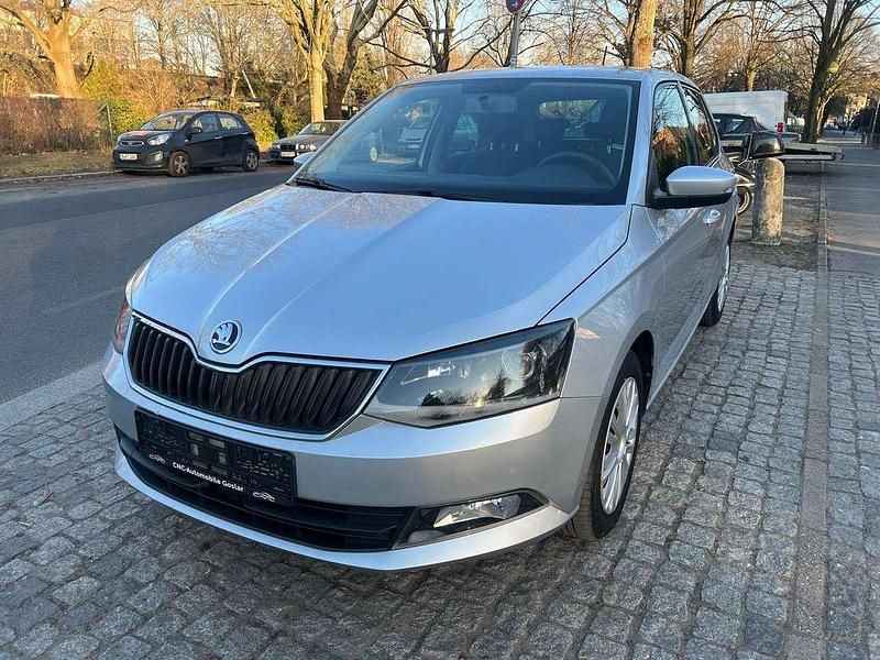 Brilliantsilber metallic Gebraucht 2015 Skoda Fabia Ambition Kleinwagen | 5.990 € (Fairer Preis) - Bild 1/4