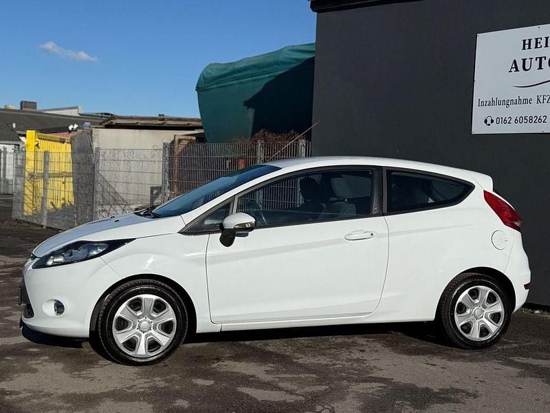 Gebraucht Ford Fiesta 82 PS (60 kW) 2012 Weiß Kleinwagen
