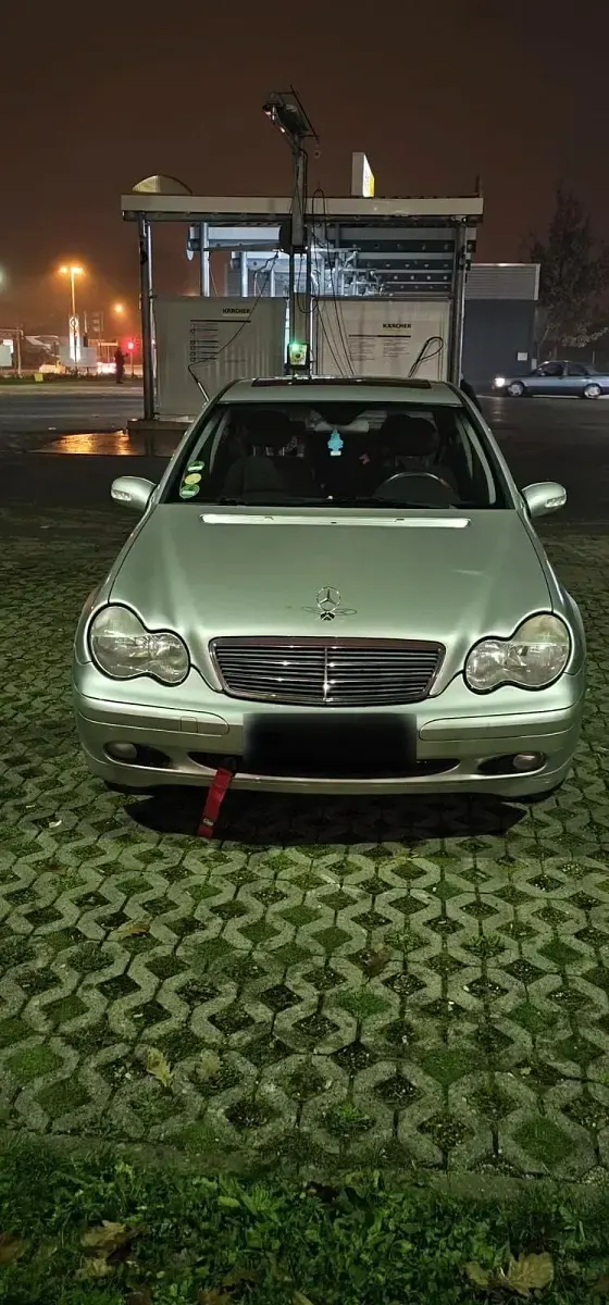 Gebraucht Mercedes C180 129 PS (94 kW) 2001 Silber Limousine
