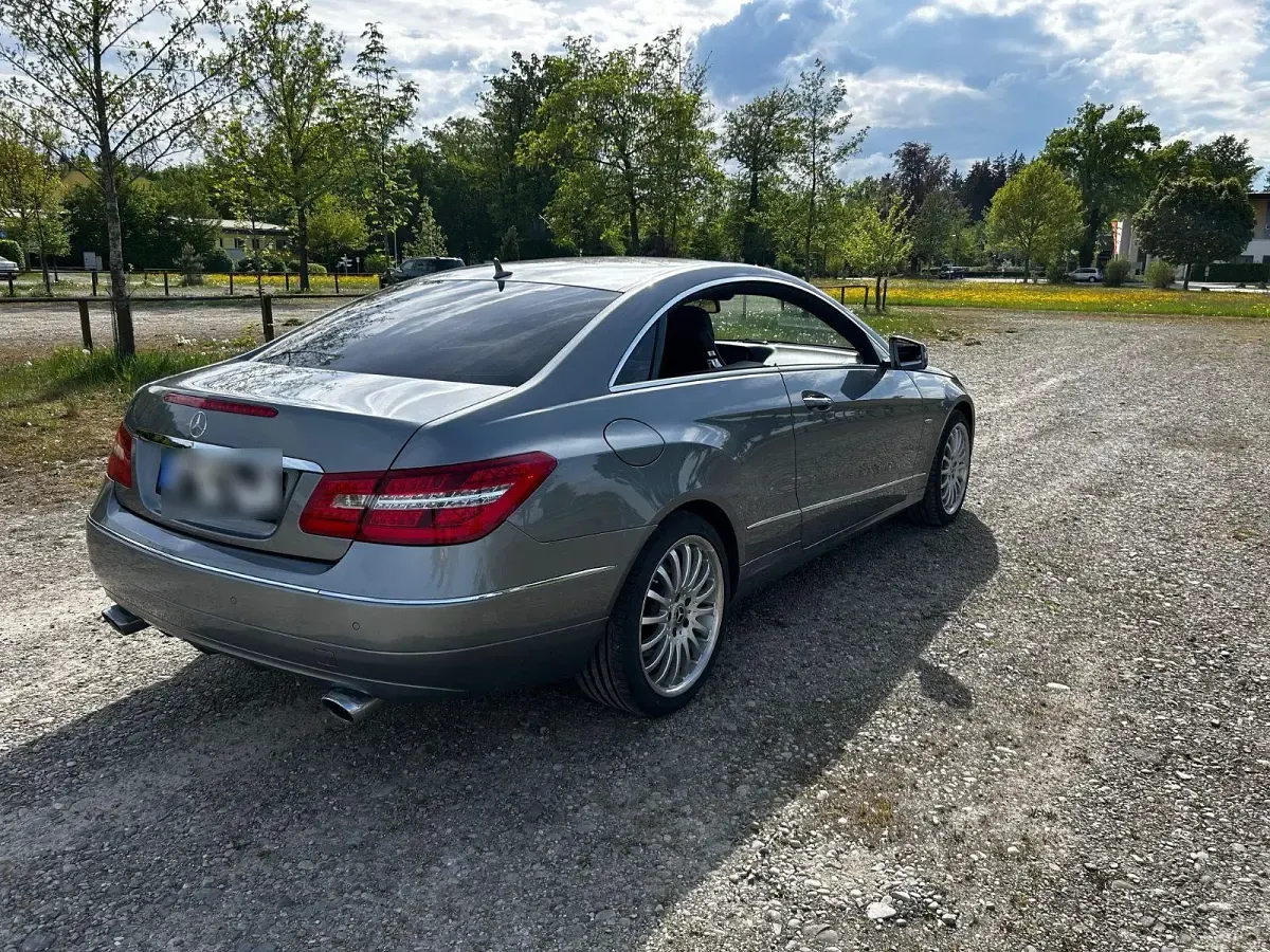 Gebraucht Mercedes E350 306 PS (225 kW) 2012 Silber Coupé