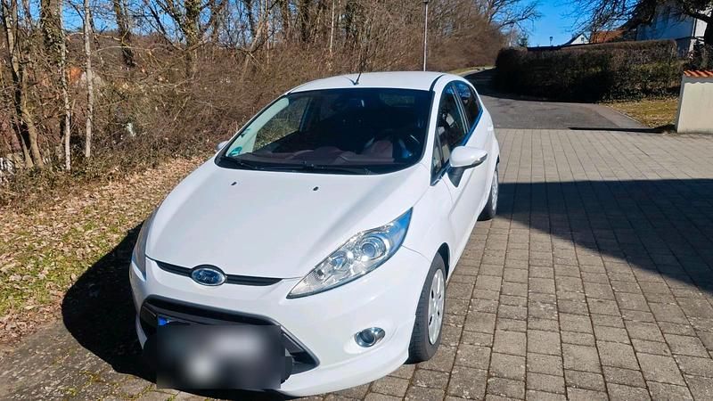 Gebraucht Ford Fiesta Titanium 82 PS (60 kW) 2009 Weiß Kleinwagen