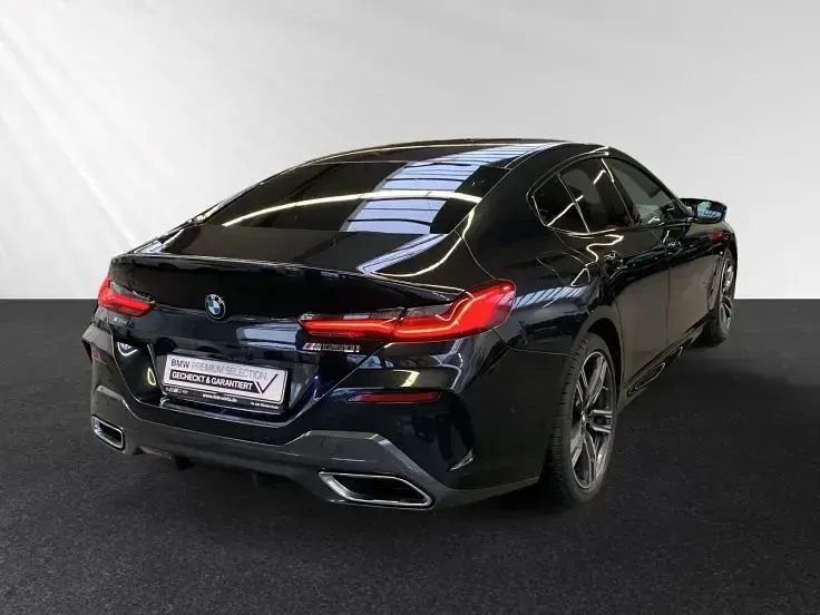 Gebraucht BMW M850 M Sport 530 PS (389 kW) 2022 Saphirschwarz metallic Limousine