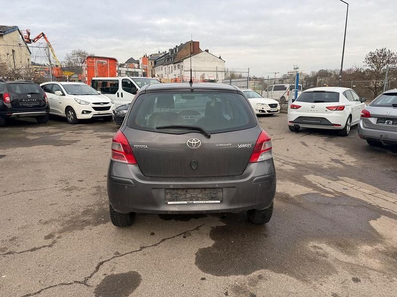Gebraucht Toyota Yaris Edition 99 PS (72 kW) 2011 Grau Kleinwagen