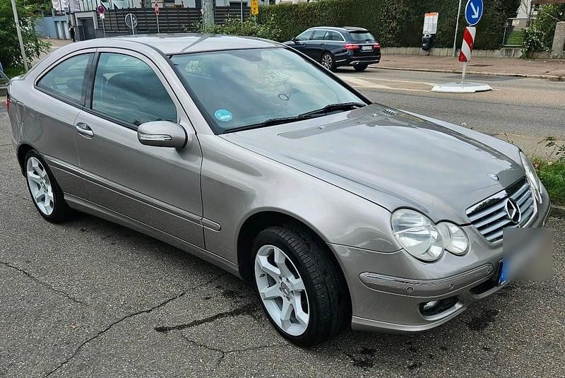 Grau Gebraucht 2005 Mercedes C180 Coupé | 3.999 € (Fairer Preis) - Bild 1/4