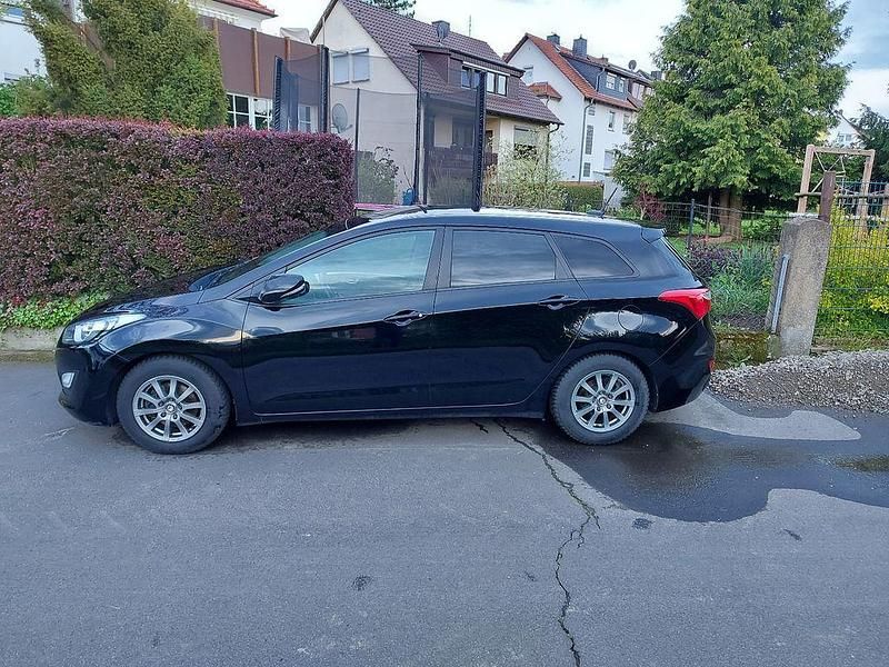 Gebraucht Hyundai i30 110 PS (80 kW) 2013 Schwarz Kombi
