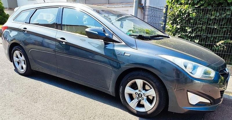 Blau Gebraucht 2012 Hyundai i40 Style Kombi | 6.700 € (Fairer Preis) - Bild 1/4