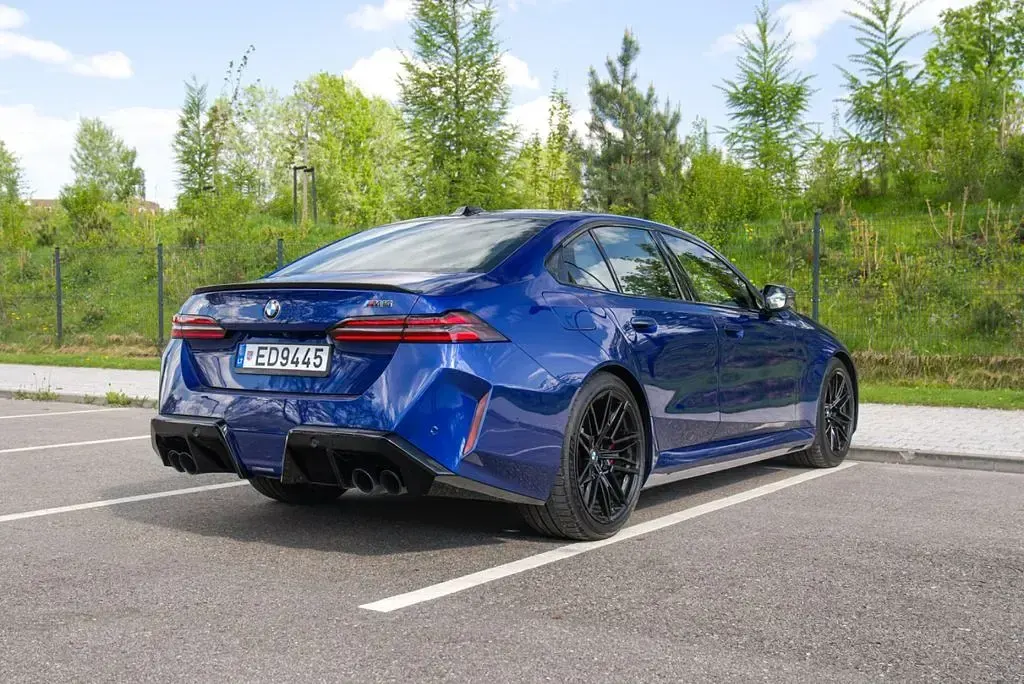 Używany BMW M5 Performance 727 KM (534 kW) 2025 Niebieski Sedan/Limuzyna