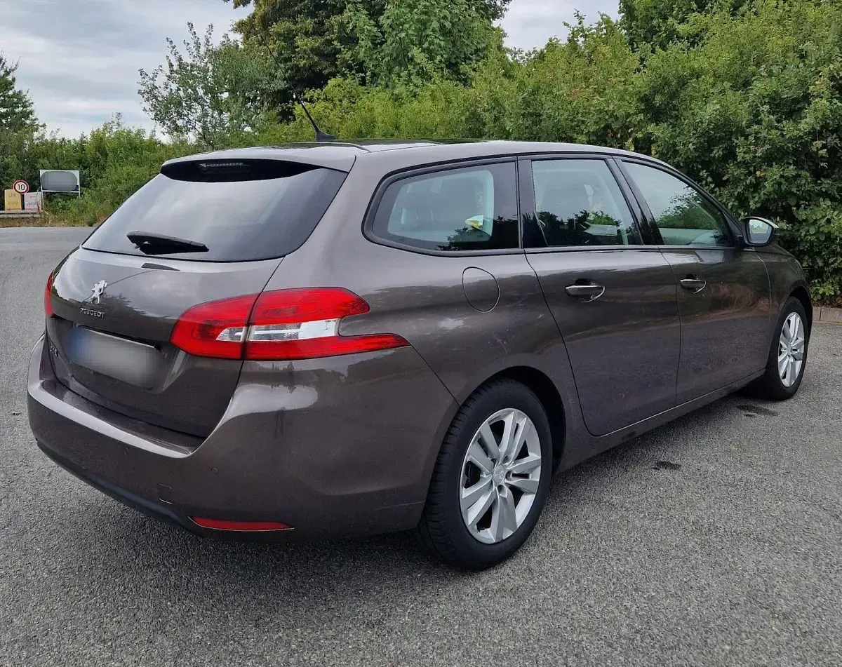 Gebraucht Peugeot 308 Active 131 PS (96 kW) 2014 Grau Kombi