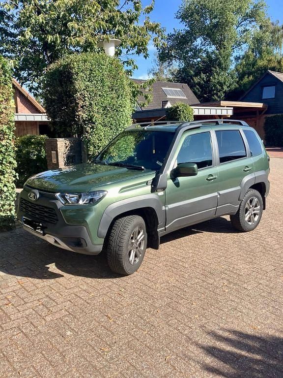 Grün Gebraucht 2021 Lada niva SUV | 15.700 € (Guter Preis) - Bild 1/4