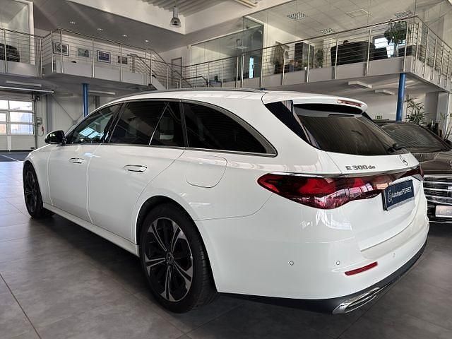 Gebraucht Mercedes E300 Avantgarde 197 PS (144 kW) 2024 Weiß Kombi