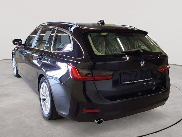 Schwarz Gebraucht 2022 BMW 318 Advantage Kombi | 24.389 € (Guter Preis) - Bild 1/3
