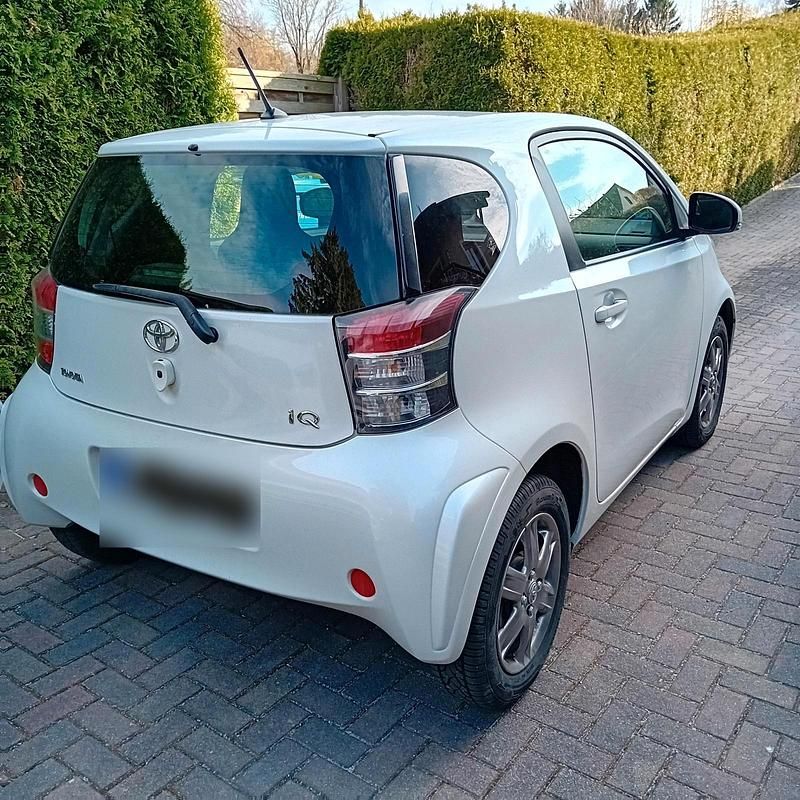 Gebraucht Toyota iQ 68 PS (50 kW) 2008 Weiß Kleinwagen
