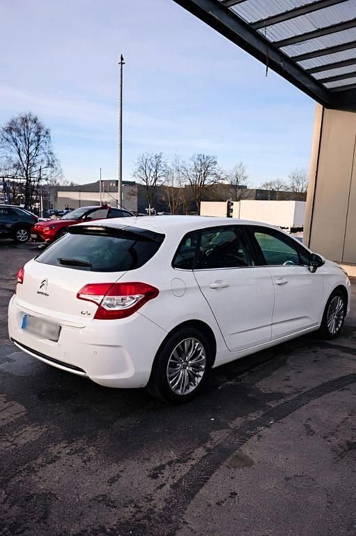 Gebraucht Citroën C4 SELECTION 120 PS (88 kW) 2012 Weiß Limousine