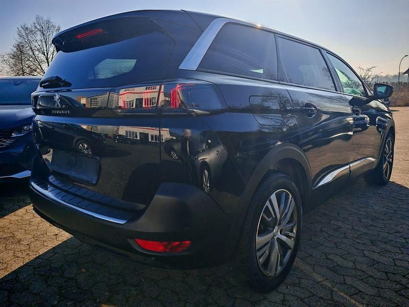 Gebraucht Peugeot 5008 Allure 131 PS (96 kW) 2022 Schwarz Limousine