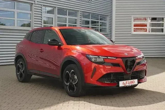 Neu Alfa Romeo Junior Edizione Speciale 145 PS (106 kW) 2026 Rot SUV